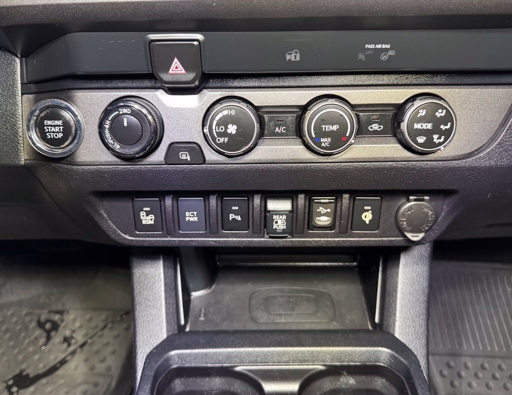 Used 2019 Toyota Tacoma TRD Sport w/ Technology Package AWD/4WD image 32