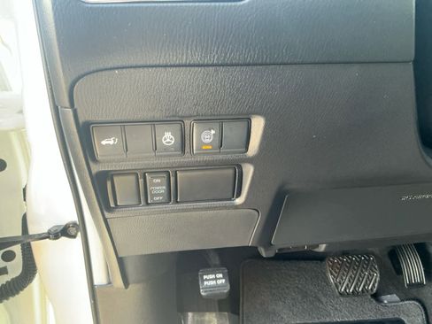 Used 2024 Nissan Armada Platinum w/ Captain's Chairs Package image 19