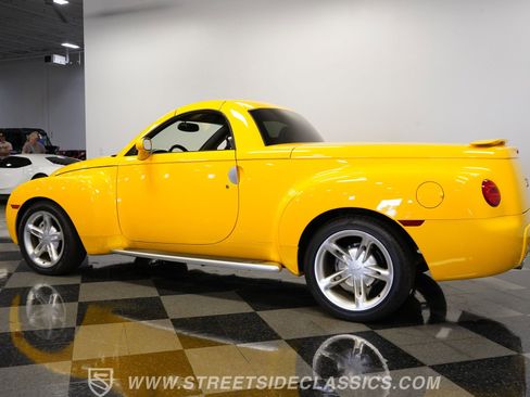 Used 2004 Chevrolet SSR w/ Preferred Equipment Group RWD image 9
