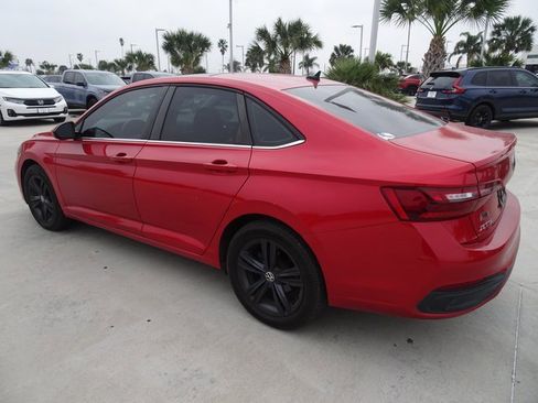 Used 2022 Volkswagen Jetta SE image 6