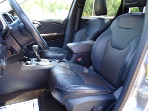 Used 2015 Jeep Cherokee 4WD Limited w/ Luxury Group image 2