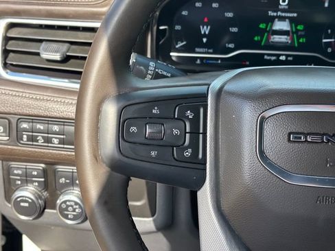 Used 2023 GMC Yukon XL Denali AWD/4WD image 15
