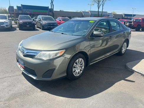 Used 2014 Toyota Camry LE image 16