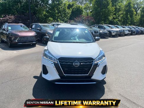 Used 2024 Nissan Kicks S FWD image 9