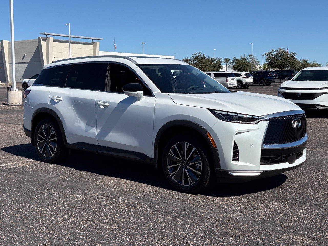New 2027 INFINITI QX60 Luxe FWD image 8
