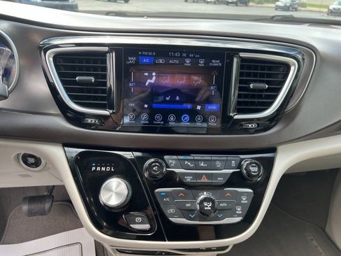Used 2017 Chrysler Pacifica Touring-L Plus w/ Advanced Safetytec Group image 27