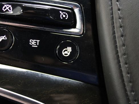 Used 2020 Cadillac Escalade ESV Platinum AWD/4WD image 43
