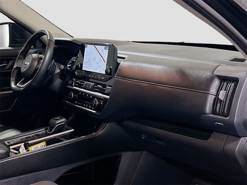 Used 2024 Nissan Pathfinder SL w/ SL Premium Package image 29