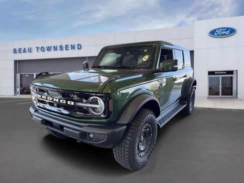 New 2025 Ford Bronco Outer Banks w/ Sasquatch Package image 3