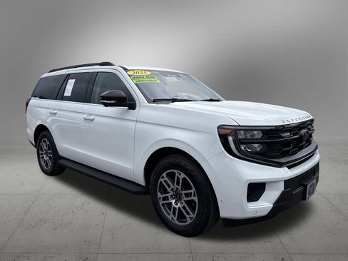 Used 2025 Ford Expedition Active image 6