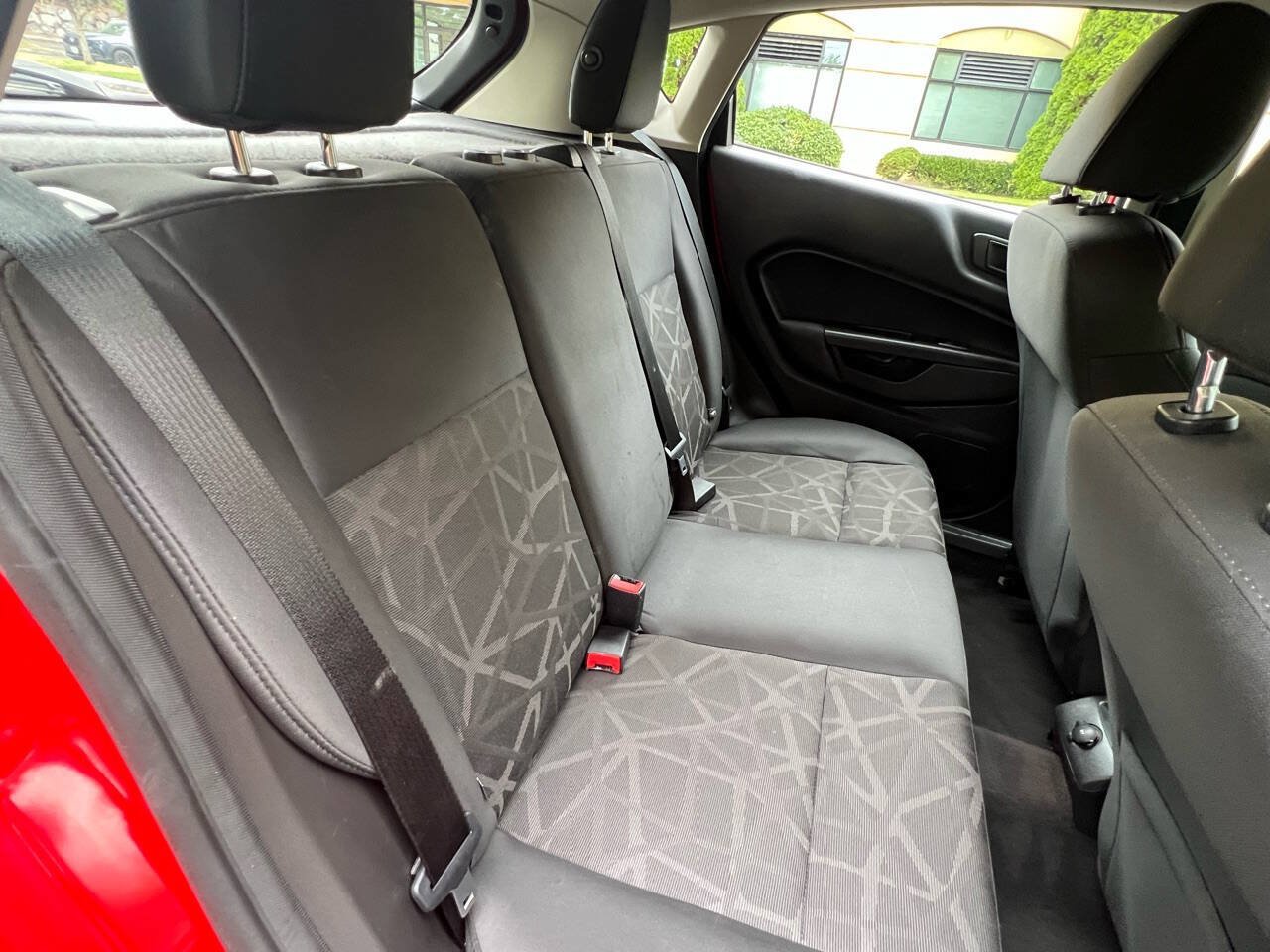 Used 2013 Ford Fiesta SE FWD image 22
