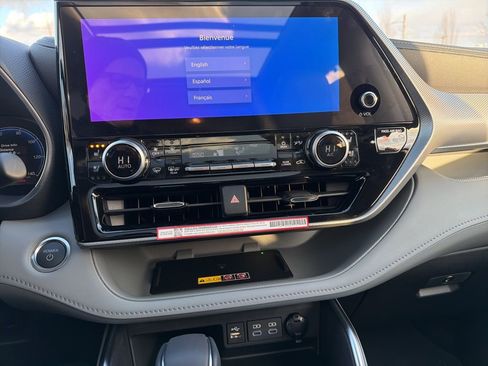 New 2026 Toyota Highlander Platinum image 10