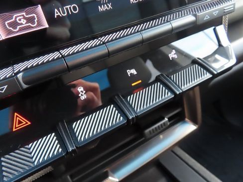 Used 2024 GMC Hummer EV 2X w/ Extreme Off-Road Package image 32