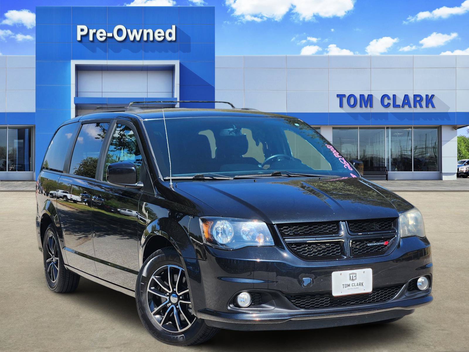Used 2018 Dodge Grand Caravan SE FWD image 1