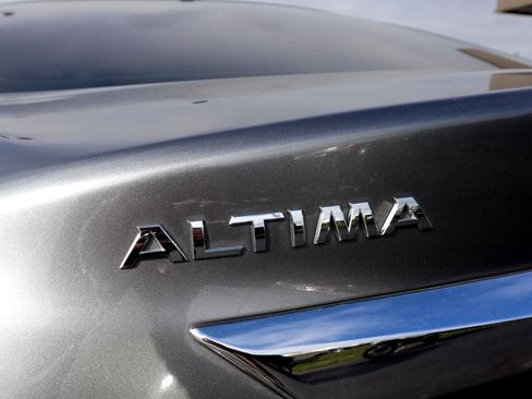 Used 2015 Nissan Altima 2.5 SV image 25