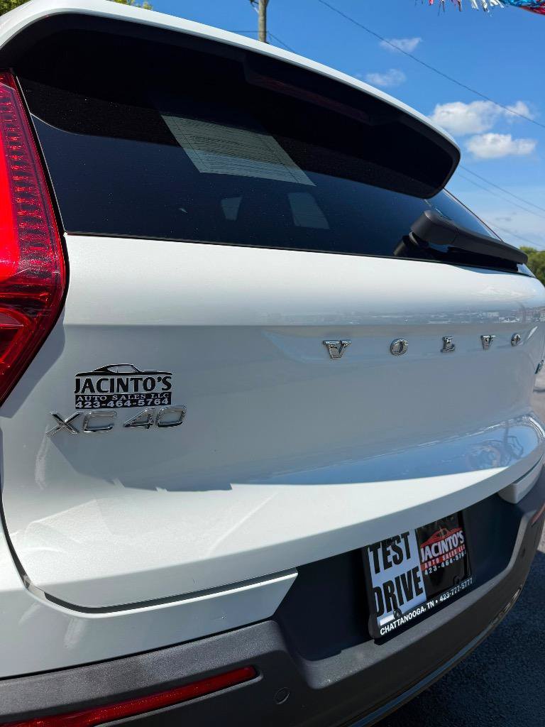 Used 2023 Volvo XC40 B5 Plus AWD/4WD image 22