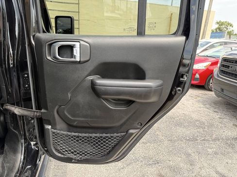 Used 2020 Jeep Gladiator Rubicon AWD/4WD image 24