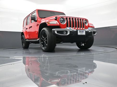 Used 2022 Jeep Wrangler Unlimited Sahara w/ Cold Weather Group AWD/4WD image 29