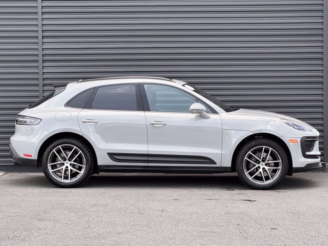 Certified 2022 Porsche Macan AWD/4WD image 8