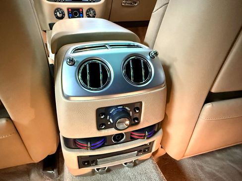 Used 2011 Rolls-Royce Ghost Sedan image 28