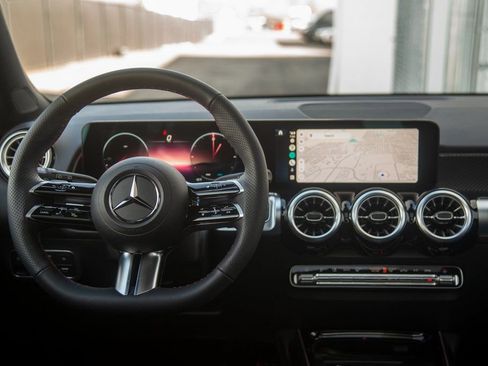 Certified 2025 Mercedes-Benz GLB 250 4MATIC image 33