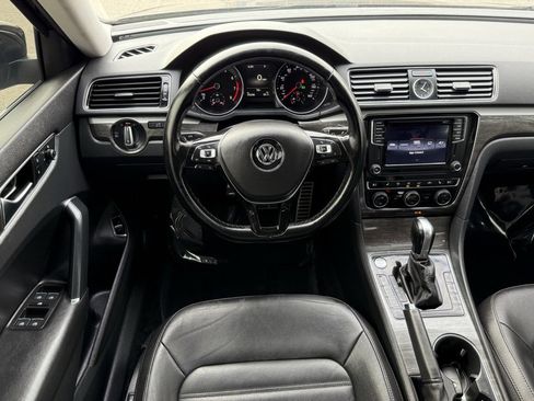 Used 2017 Volkswagen Passat 1.8T SEL Premium image 29