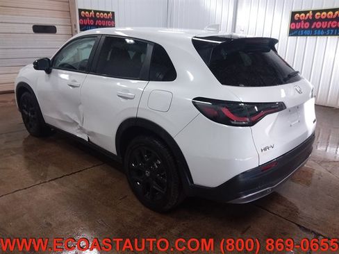 Used 2023 Honda HR-V Sport image 3