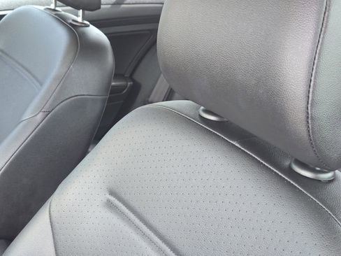 Used 2019 Volkswagen Golf SE FWD image 16