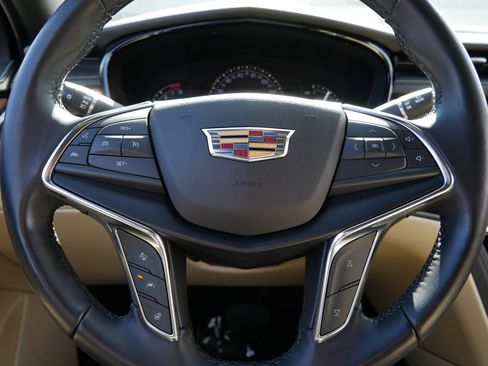 Used 2019 Cadillac XT5 Luxury image 23