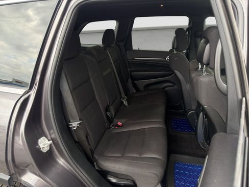 Used 2018 Jeep Grand Cherokee Laredo AWD/4WD image 19