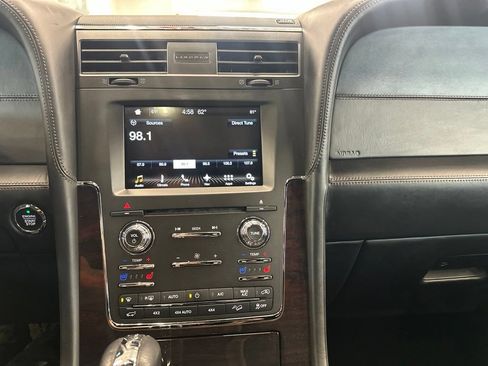Used 2017 Lincoln Navigator L Reserve AWD/4WD image 9