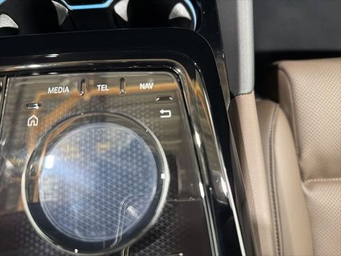 Used 2025 BMW i5 xDrive40 w/ Premium Package image 39