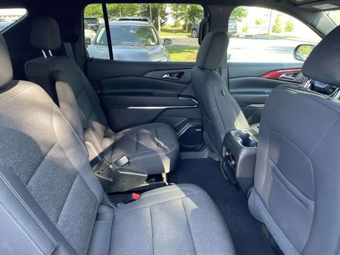 Used 2024 Chevrolet Traverse LT FWD image 11