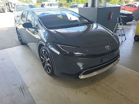 Used 2025 Toyota Prius Plug-In Hybrid FWD image 6