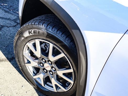 Used 2023 GMC Acadia SLT image 43