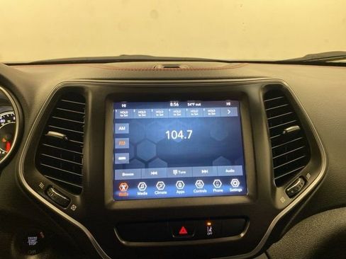 Used 2022 Jeep Cherokee Trailhawk image 12