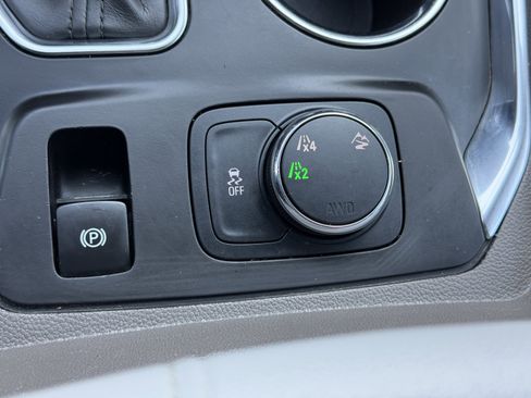 Used 2021 Chevrolet Traverse LT image 7