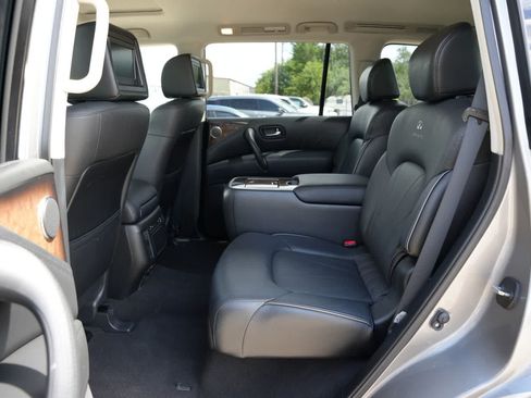 Used 2014 INFINITI QX80 2WD w/ Deluxe Touring Package image 19