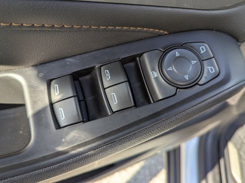 Used 2020 Chevrolet Traverse LT w/ LT Premium Package image 17