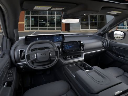 New 2025 Ford Expedition Platinum image 9