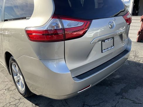 Used 2015 Toyota Sienna LE image 81
