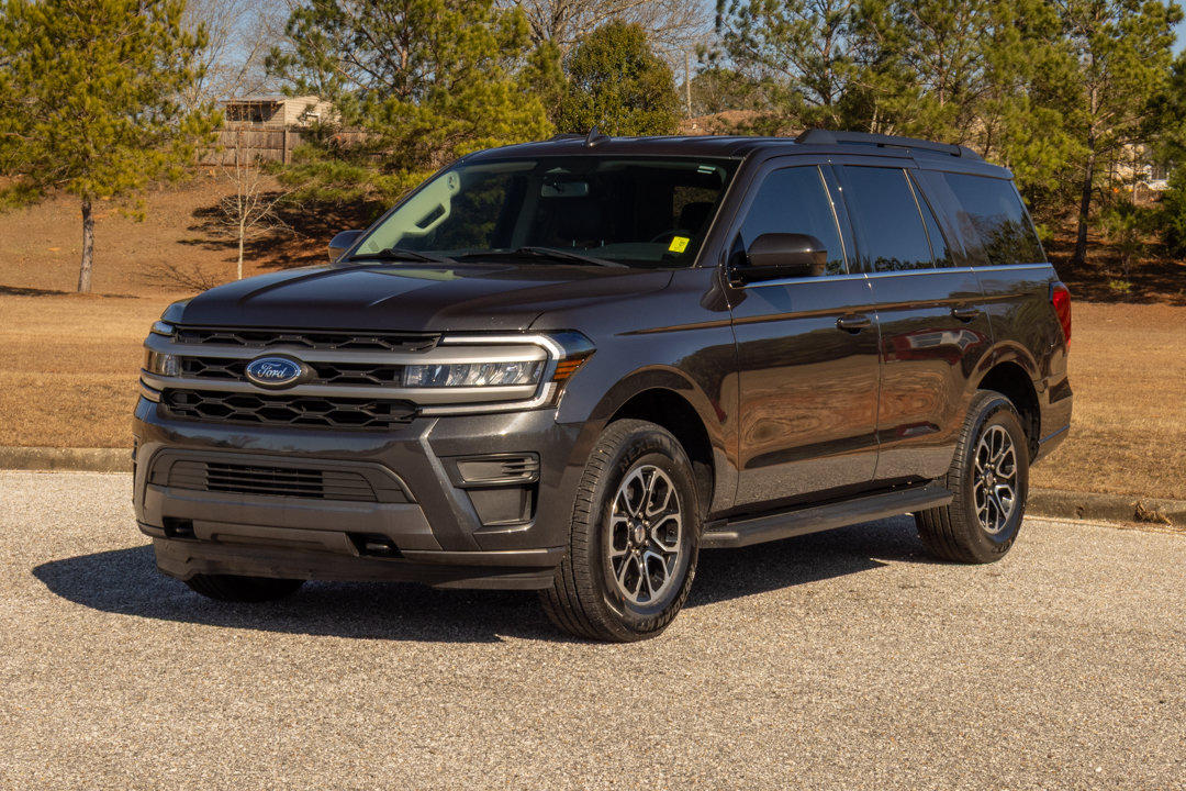 Used 2024 Ford Expedition XLT AWD/4WD image 3