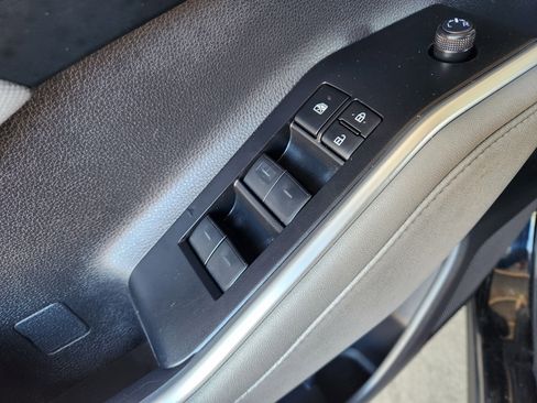 Used 2023 Toyota Highlander L image 25