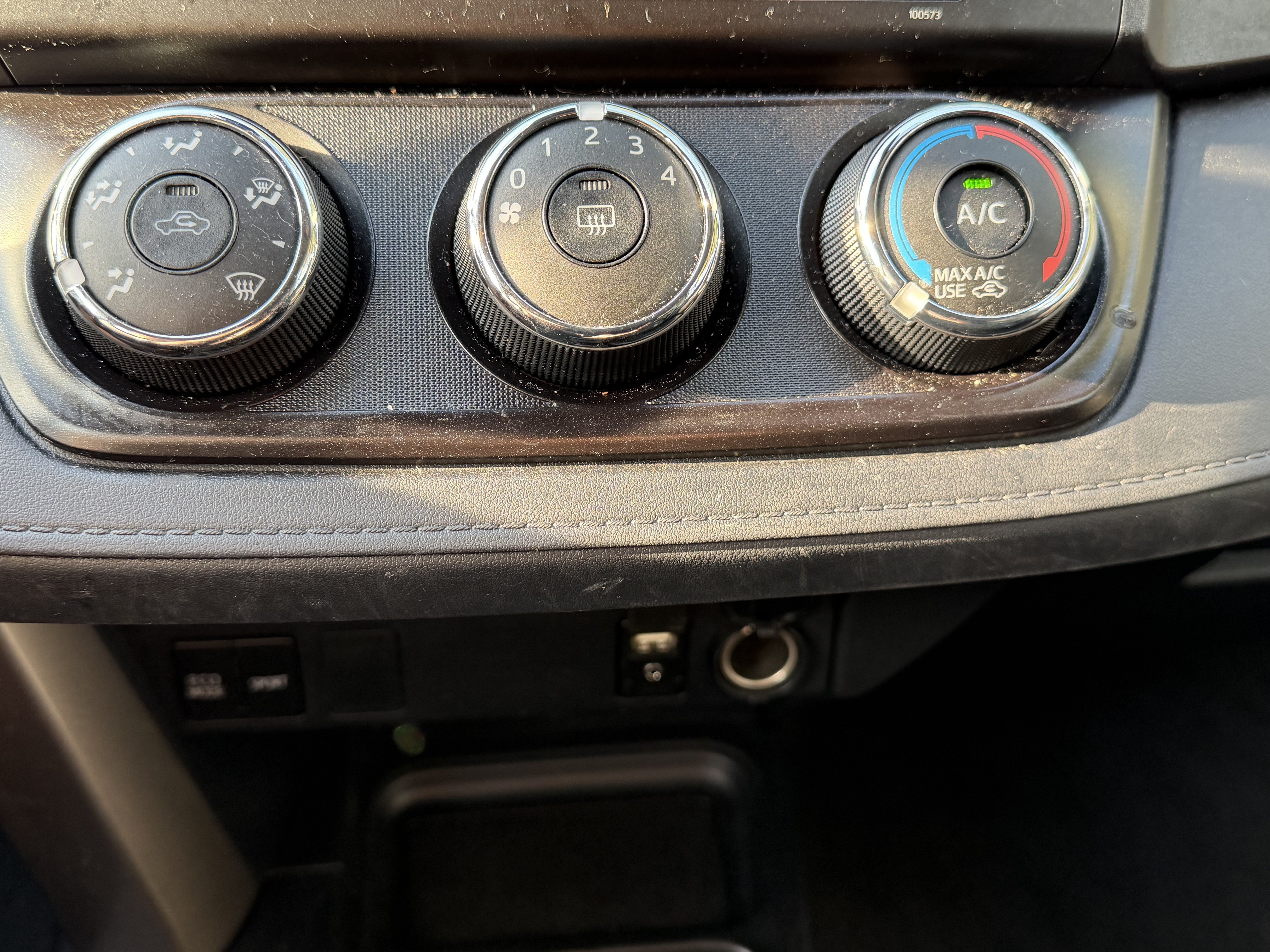 Used 2017 Toyota RAV4 LE FWD image 25