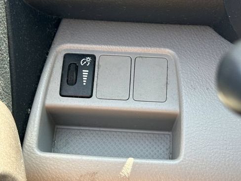 Used 2007 Toyota RAV4 4WD V6 w/ 3rd Row image 23