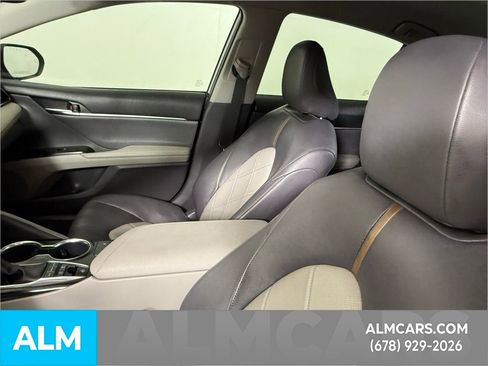 Used 2019 Toyota Camry XLE image 7
