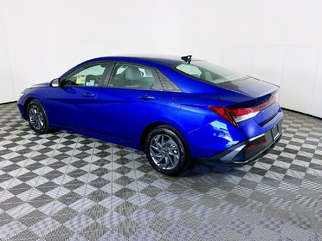 Used 2024 Hyundai Elantra SEL FWD image 5