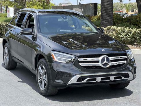 Used 2020 Mercedes-Benz GLC 300 4MATIC w/ Premium Package image 18