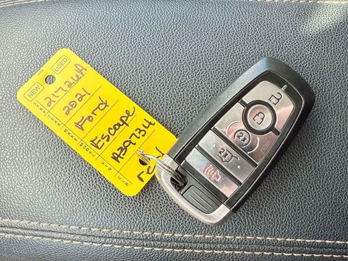 Used 2021 Ford Escape Titanium w/ Titanium Elite Package image 37