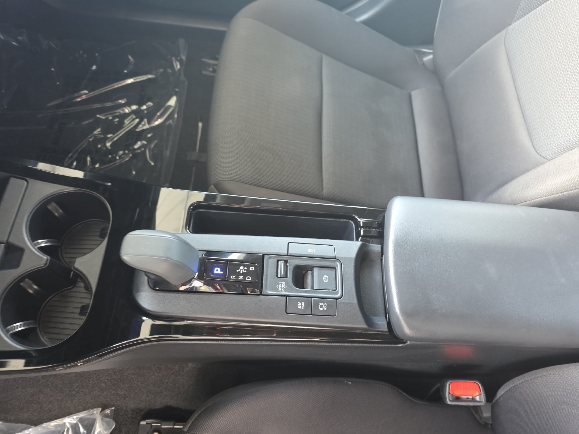 Used 2025 Toyota Prius LE FWD image 24